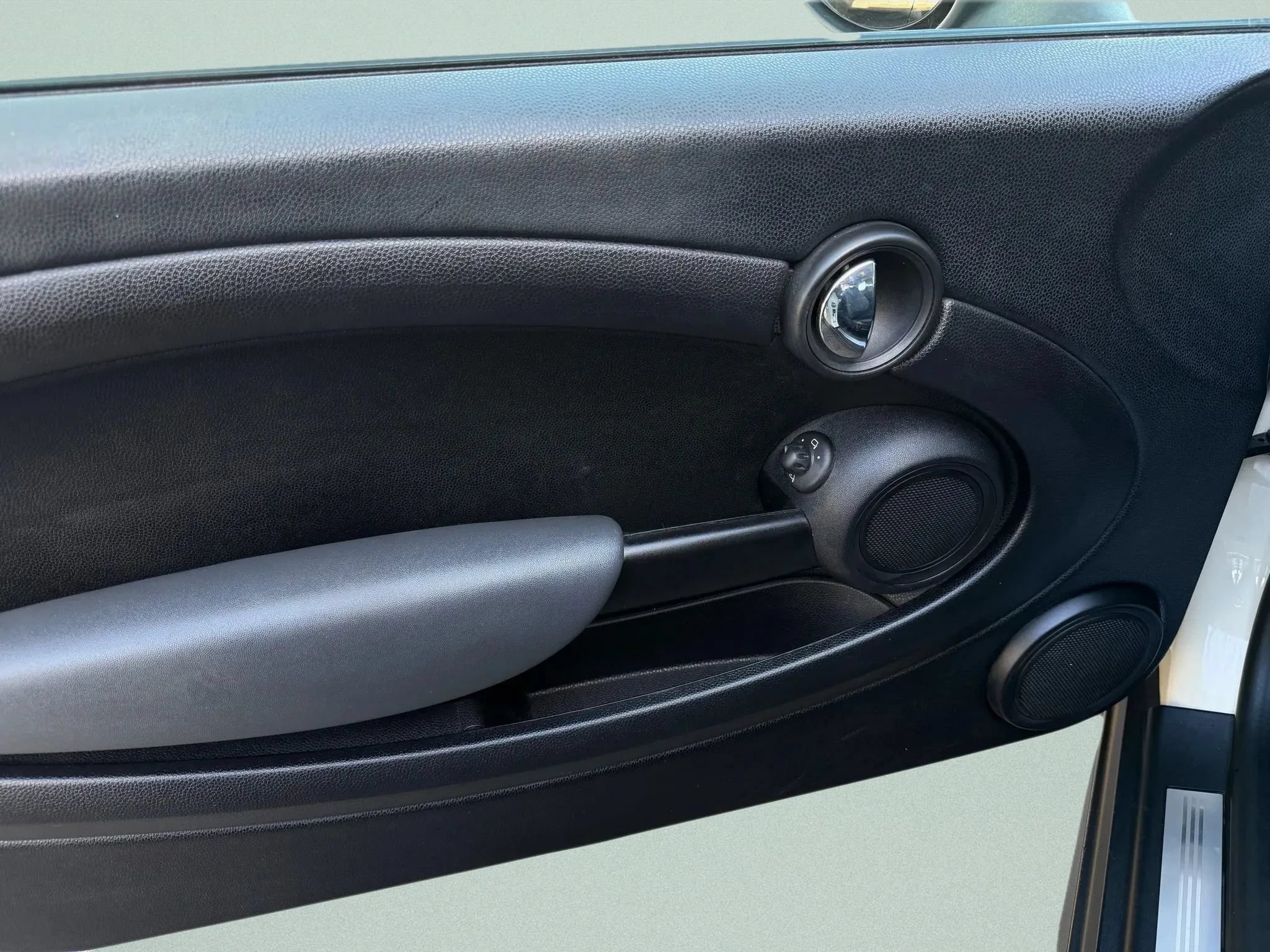 Used 2010 MINI Cooper Hardtop FWD image 16