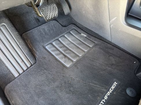 Used 2022 Nissan Pathfinder SV image 17