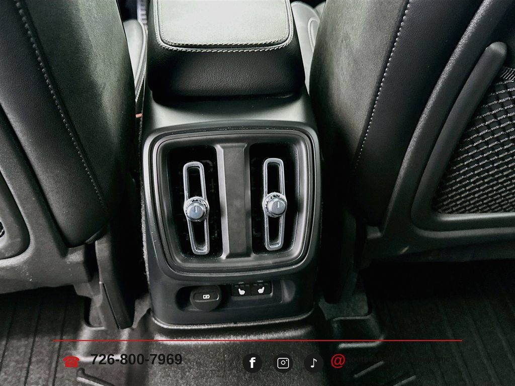 Used 2022 Volvo XC40 T5 R-Design w/ Advanced Package AWD/4WD image 25