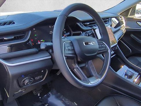 Used 2023 Jeep Grand Cherokee 4WD 4xe image 10