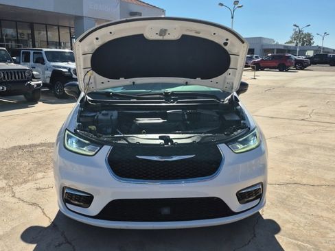 Certified 2024 Chrysler Pacifica Touring-L image 65