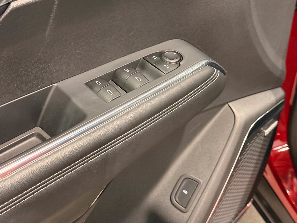 Used 2025 GMC Acadia Elevation w/ Elevation Premium Package FWD image 15