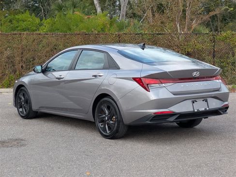 Certified 2023 Hyundai Elantra SEL image 3