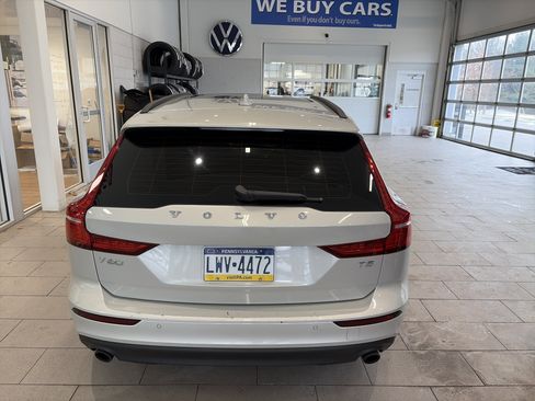 Used 2020 Volvo V60 T5 Momentum image 6