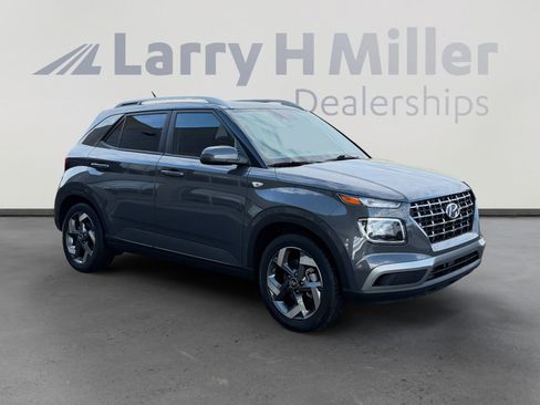 Used 2024 Hyundai Venue SEL FWD image 7