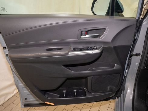 Used 2022 Toyota Sienna XLE Woodland Edition image 13