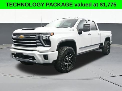 Used 2024 Chevrolet Silverado 2500 High Country w/ Technology Package AWD/4WD image 4