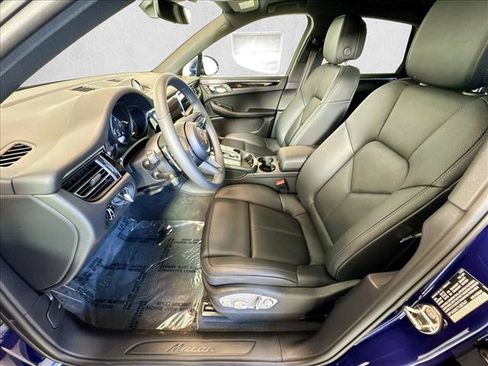 Certified 2026 Porsche Macan AWD/4WD image 5