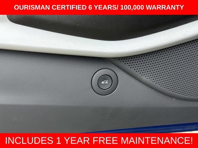 Used 2022 Chevrolet Camaro LT RWD image 17