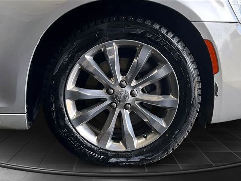 Used 2020 Chrysler 300 Limited image 34