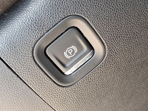 Used 2020 Chevrolet Silverado 1500 Custom w/ Custom Value Package image 22