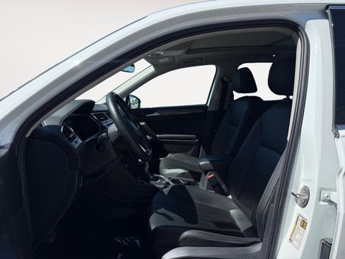 Used 2022 Volkswagen Tiguan SE w/ Panoramic Sunroof Package AWD/4WD image 10