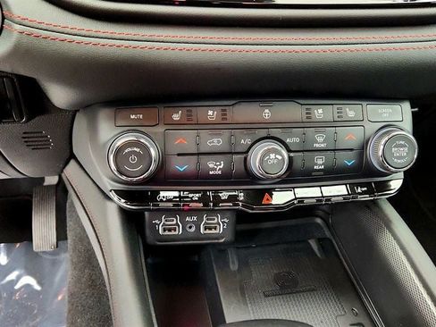 Used 2023 Dodge Durango GT AWD/4WD image 18