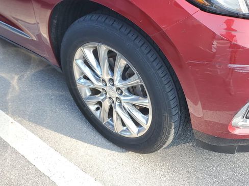 Used 2020 Buick Enclave Essence w/ Sound and Sites Package AWD/4WD image 4