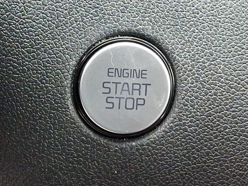 Certified 2022 Kia Sorento S w/ Panoramic Sunroof Package image 23