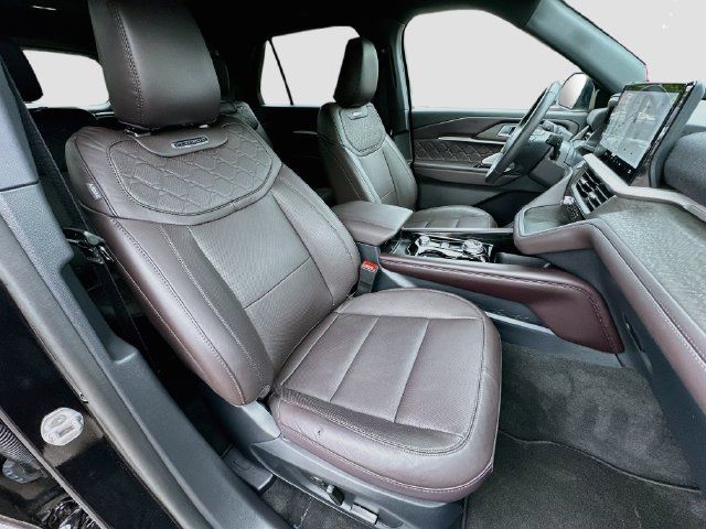Used 2026 Ford Explorer Platinum w/ LUX Leather Package AWD/4WD image 32