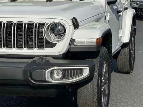 New 2025 Jeep Wrangler Sahara image 38