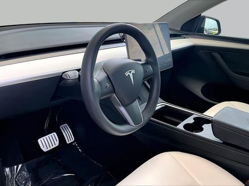 Used 2023 Tesla Model Y Performance AWD/4WD image 15
