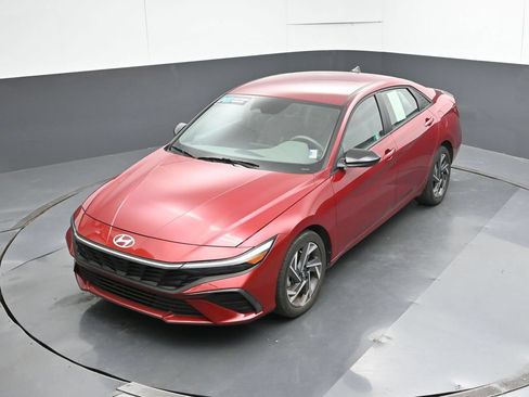 Used 2025 Hyundai Elantra Sport FWD image 47