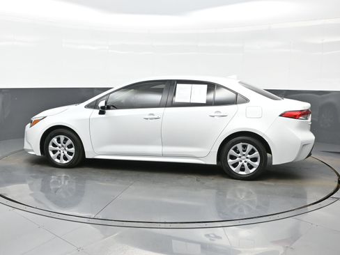 Used 2024 Toyota Corolla LE image 3