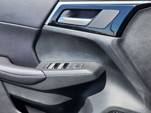 New 2025 Mitsubishi Outlander SE image 7