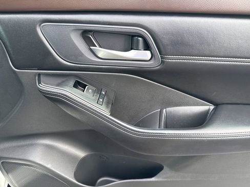 Used 2023 Nissan Rogue SL image 18