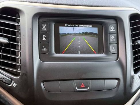 Used 2015 Jeep Cherokee Latitude w/ Cold Weather Group AWD/4WD image 26
