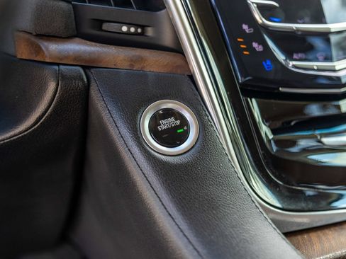 Used 2019 Cadillac Escalade Luxury AWD/4WD image 28