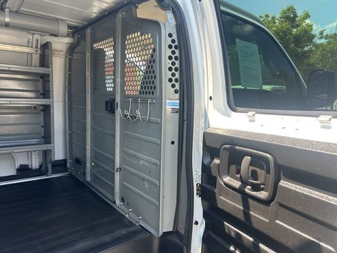 Used 2017 Chevrolet Express 2500 RWD image 24