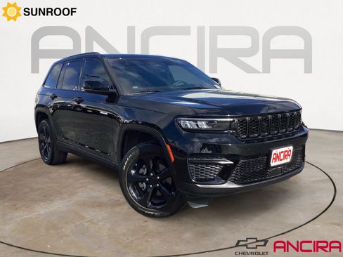 Used 2025 Jeep Grand Cherokee Altitude RWD image 1