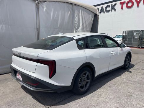 Used 2025 Kia K4 LXS image 2