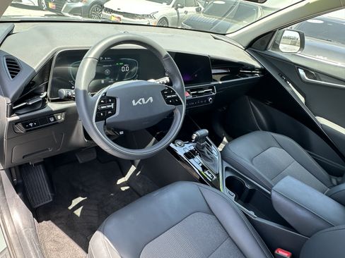 Used 2024 Kia Niro EX FWD image 21