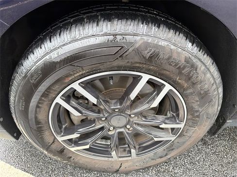 Used 2023 Kia Carnival LX image 11