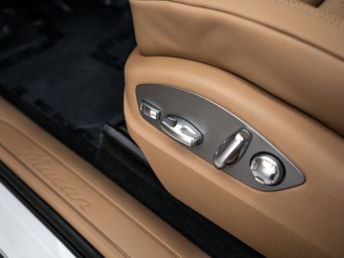 Certified 2026 Porsche Macan AWD/4WD image 19