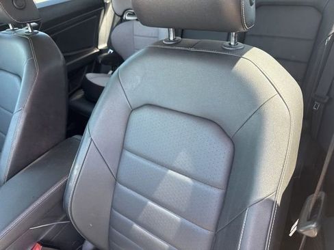Used 2024 Volkswagen Jetta SE FWD image 9