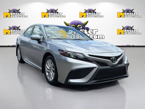 Used 2023 Toyota Camry SE FWD image 3