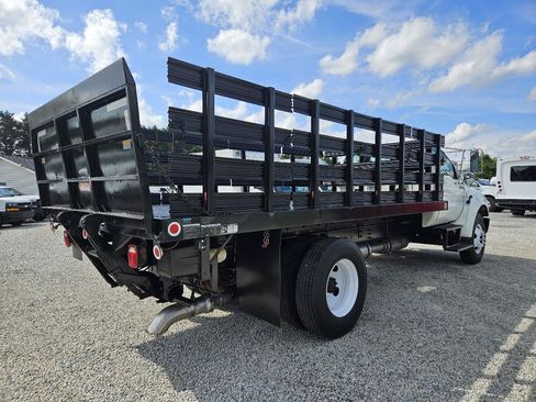 Used 2011 Ford F750 2WD Regular Cab Super Duty image 5