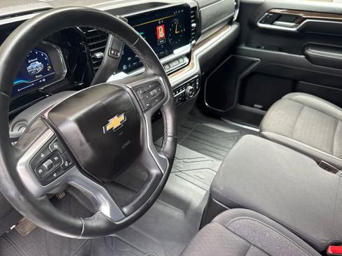 Used 2024 Chevrolet Silverado 1500 LT RWD image 11