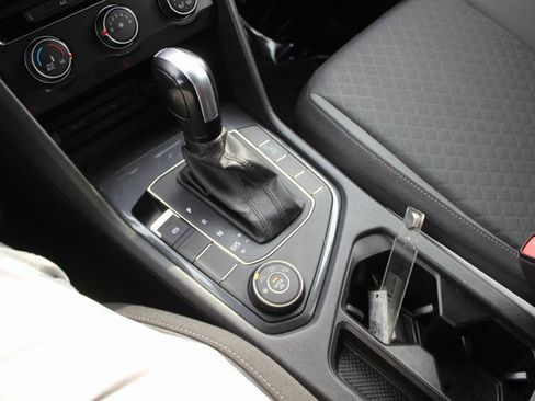 Used 2020 Volkswagen Tiguan S image 9