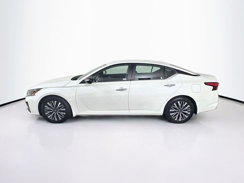 Used 2024 Nissan Altima 2.5 SV FWD image 4