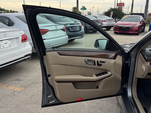 Used 2010 Mercedes-Benz E 350 4MATIC Sedan image 13