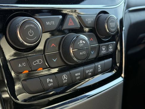 Used 2021 Jeep Grand Cherokee Limited AWD/4WD image 19