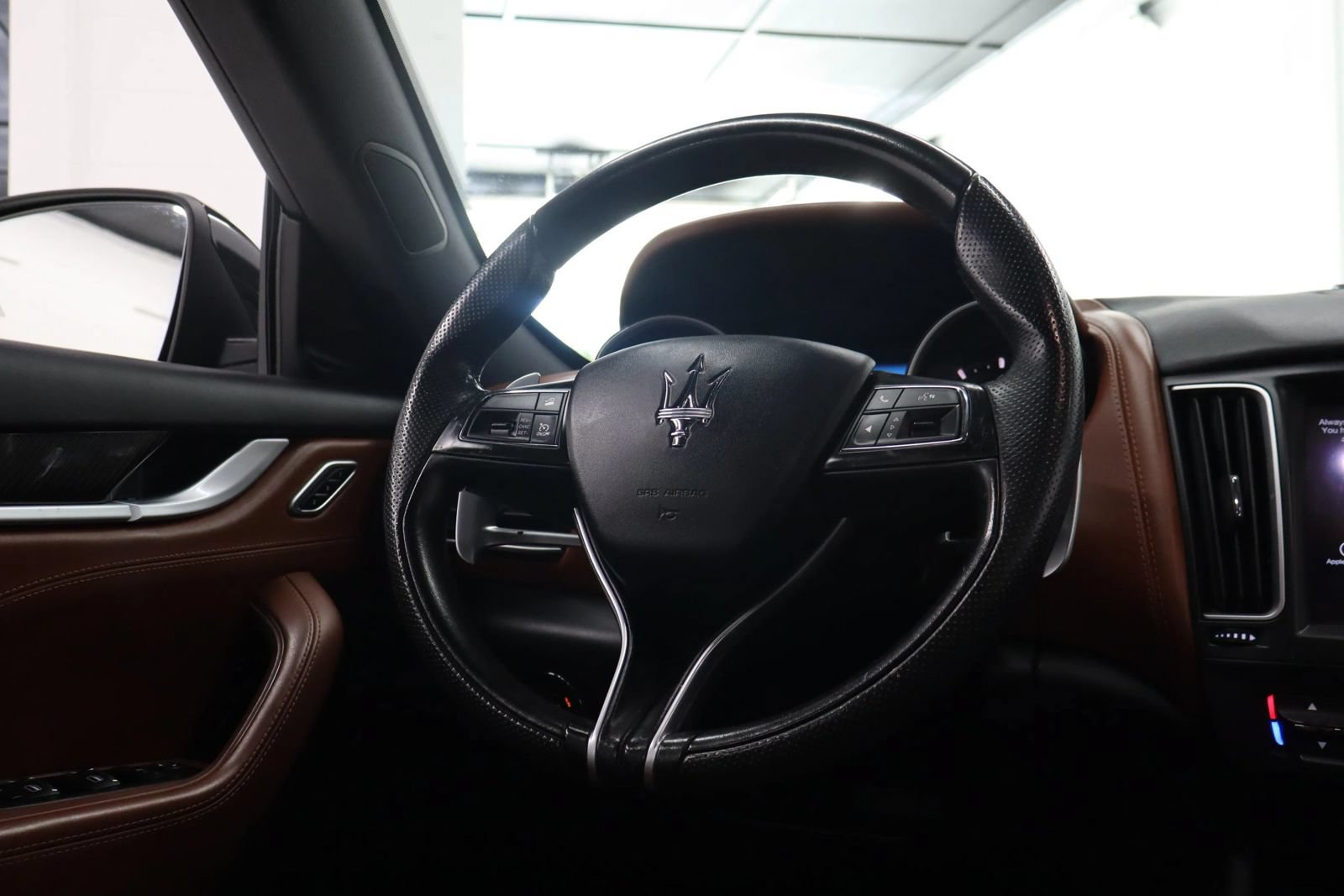 Used 2017 Maserati Levante S AWD/4WD image 32