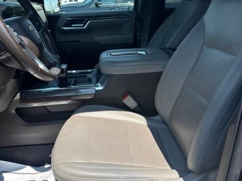 Used 2022 Chevrolet Silverado 1500 LTZ w/ LTZ Premium Package AWD/4WD image 15