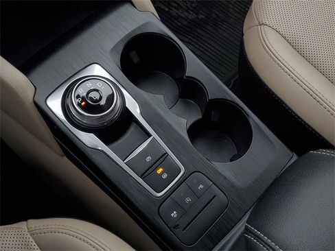 Certified 2022 Ford Escape Titanium w/ Class II Trailer Tow Package image 24