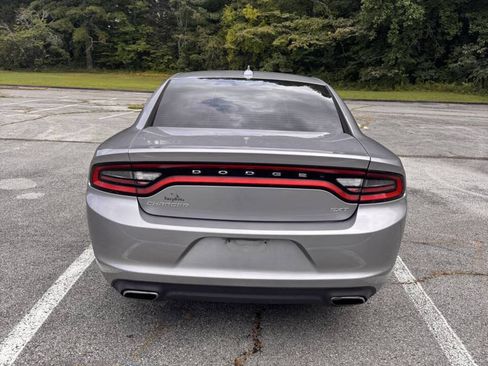 Used 2016 Dodge Charger SXT RWD image 5