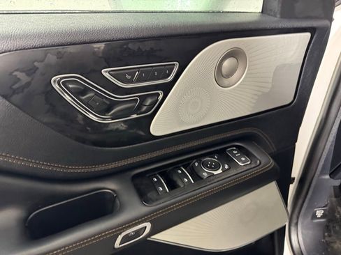 Certified 2025 Lincoln Aviator Black Label image 13