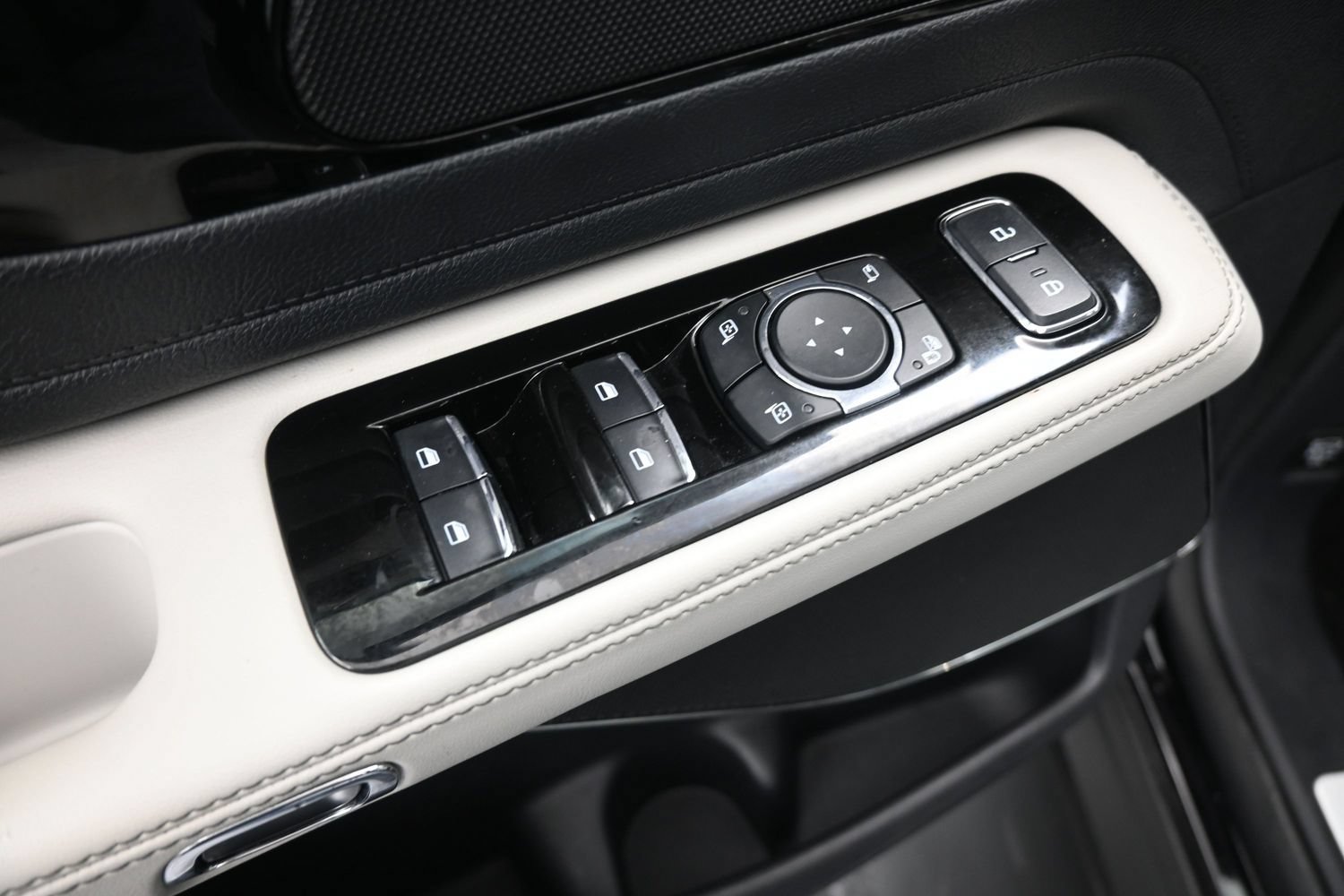 Used 2025 Lincoln Aviator 2WD image 13