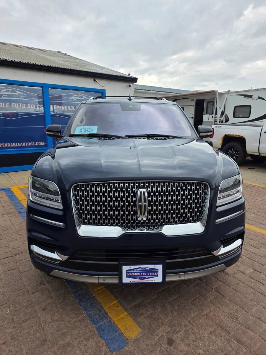 Used 2018 Lincoln Navigator Reserve w/ Technology Package AWD/4WD image 2