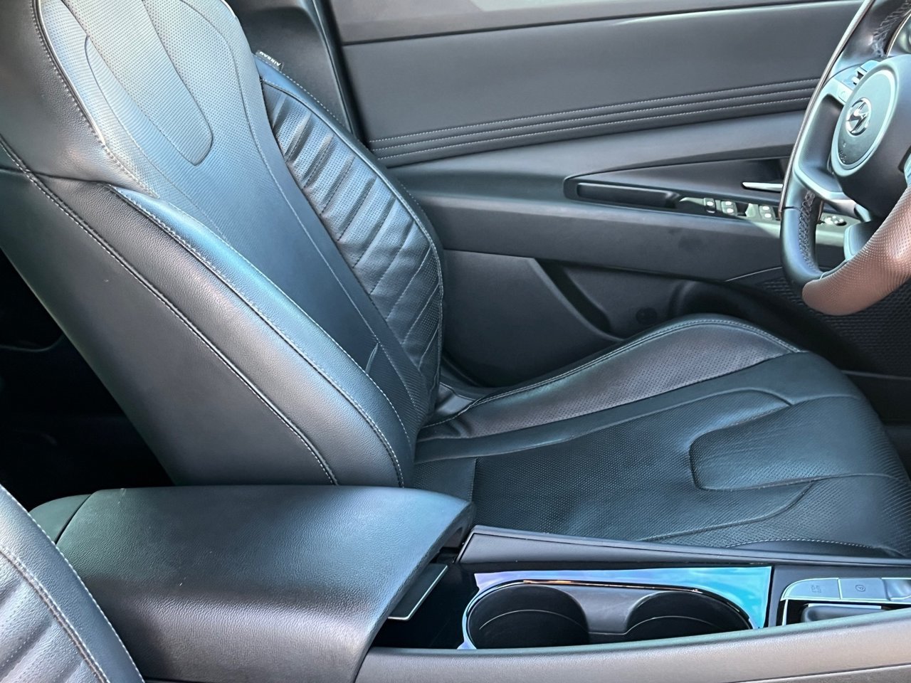 Used 2023 Hyundai Elantra Limited w/ Cargo Package FWD image 10